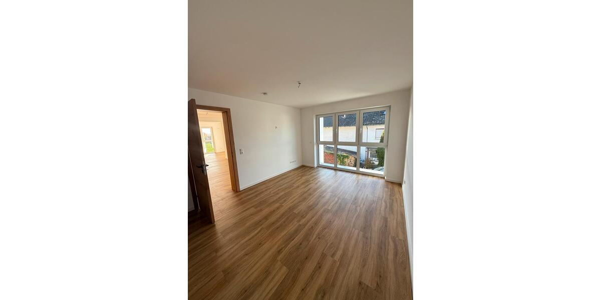 Etagenwohnung Felsberg - 3 Zimmer, 108 m&sup2;, 1.190&euro; | Angebot:25026376