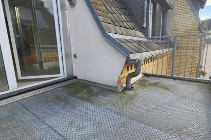 In diesem Idyllischen Altbau mit seiner wunderschönen Dachterrasse lebt man gerne 2 Monate mietfrei zimmer