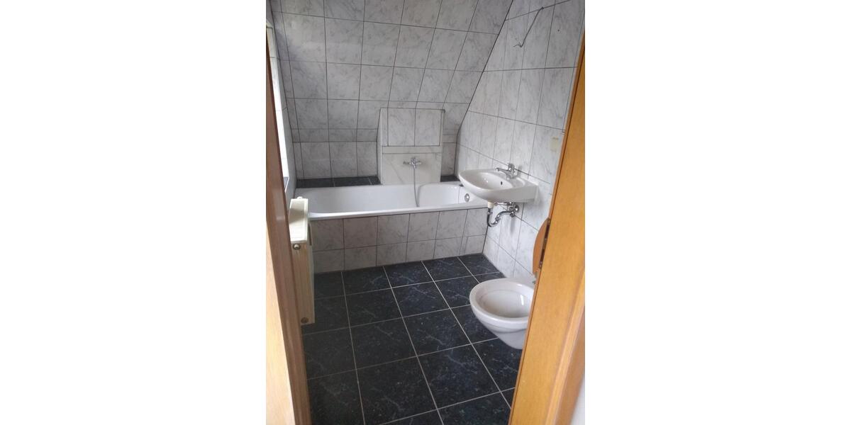 Dachgeschoßwohnung Menteroda - 3 Zimmer, 55 m&sup2;, 300&euro; | Angebot:25783757