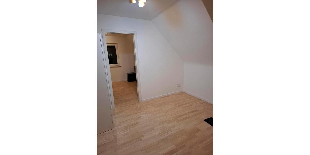 Dachgeschoßwohnung Wernau (Neckar) - 4 Zimmer, 70 m&sup2;, 1.830&euro; | Angebot:26320165