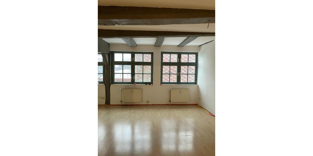 Charmante Wohnung in der Innenstadt mit neuem Anstrich und Stellplatz 2 zimmer