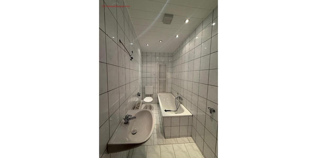 Dachgeschoßwohnung Glauchau - 2 Zimmer, 55 m&sup2;, 360&euro; | Angebot:24571768