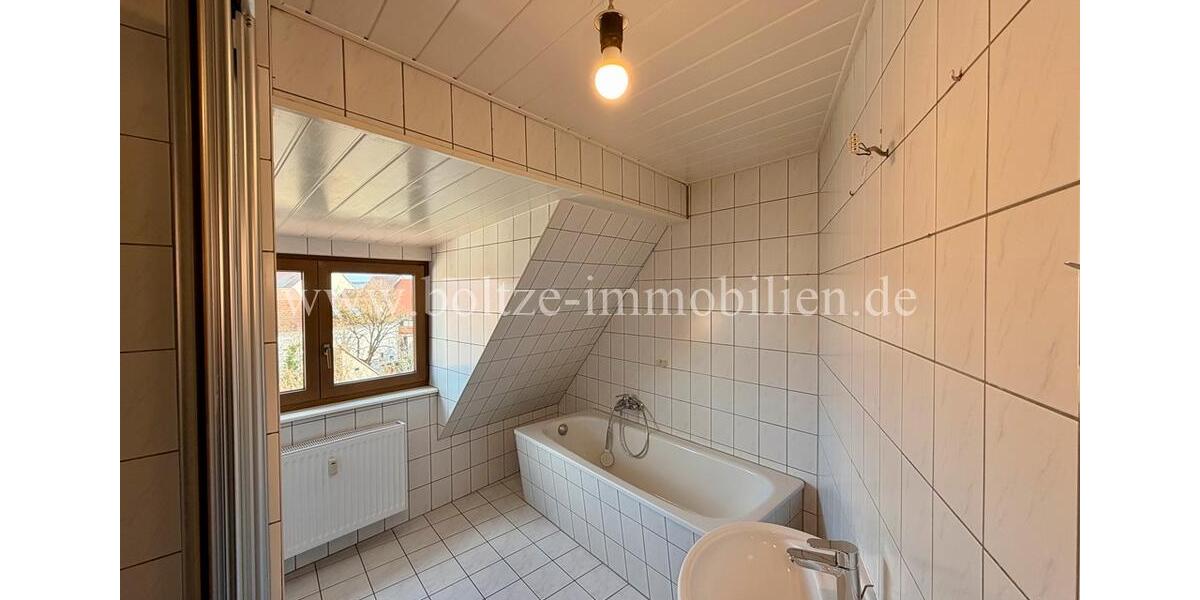 Dachgeschoßwohnung Naumburg (Saale) - 3 Zimmer, 100 m&sup2;, 580&euro; | Angebot:25719584