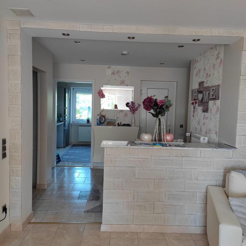 Moderne 3 Zimmerwohnung, Zentrale Lage , teilmöbiliert Gäste Wc,