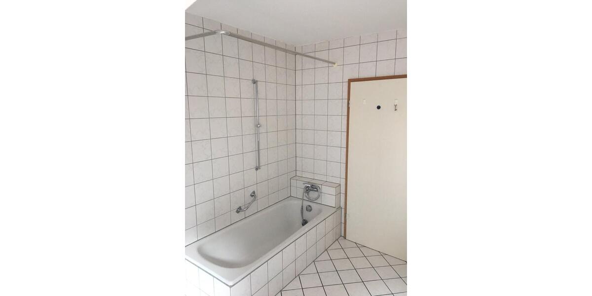 Dachgeschoßwohnung Obernburg am Main - 3 Zimmer, 86 m&sup2;, 860&euro; | Angebot:24612038
