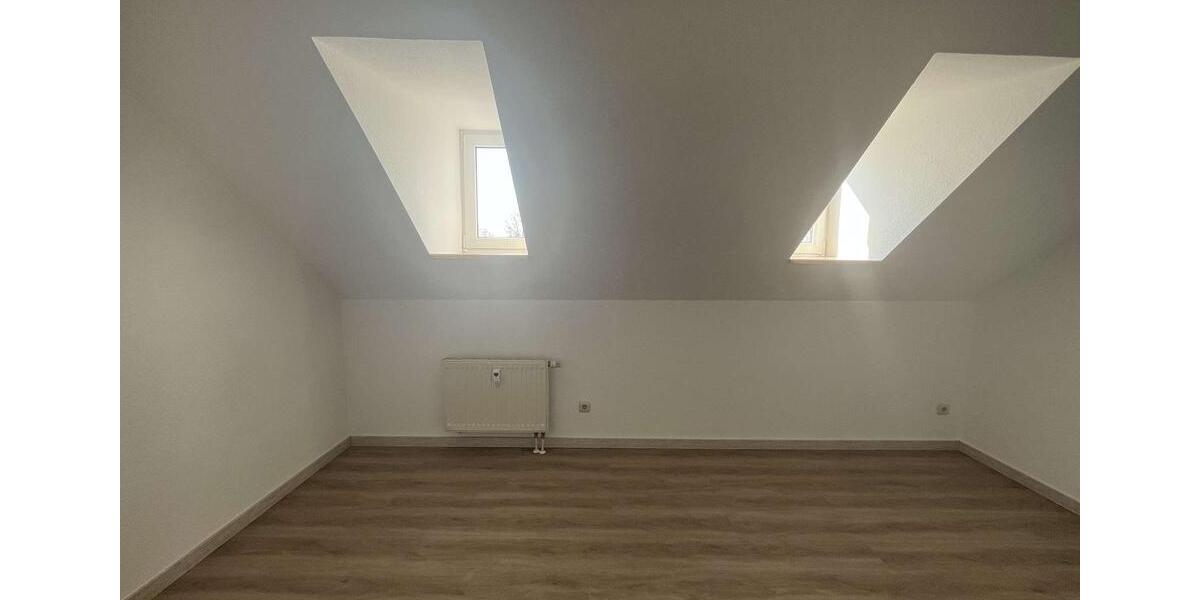 Dachgeschoßwohnung Reichenbach im Vogtland - 4 Zimmer, 77 m&sup2;, 420&euro; | Angebot:26168702