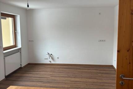 Helle Erdgeschosswohnung mit Gartenmitbenutzung 2.5 zimmer