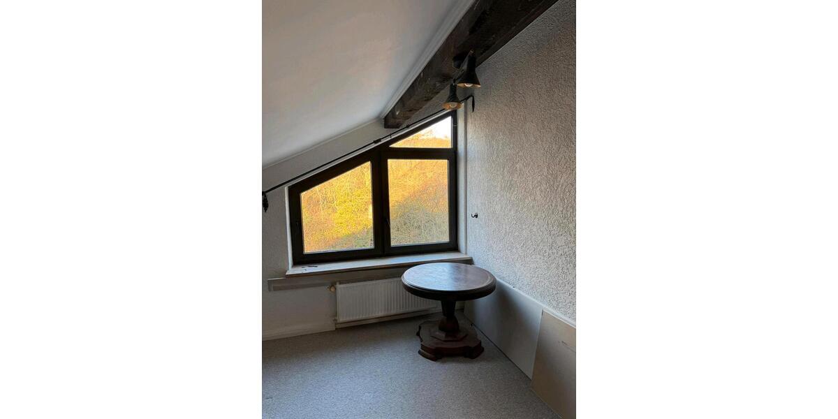 Dachgeschoßwohnung Königswinter - 3 Zimmer, 130 m&sup2;, 1.000&euro; | Angebot:25920056