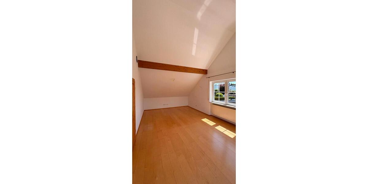 Dachgeschoßwohnung Nördlingen - 3 Zimmer, 90 m&sup2;, 1.080&euro; | Angebot:24343737