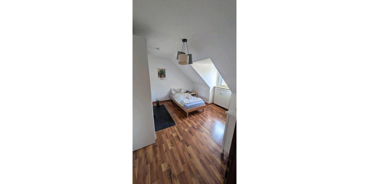 Dachgeschoßwohnung Essen Huttrop - 2 Zimmer, 54 m&sup2;, 465&euro; | Angebot:26233289
