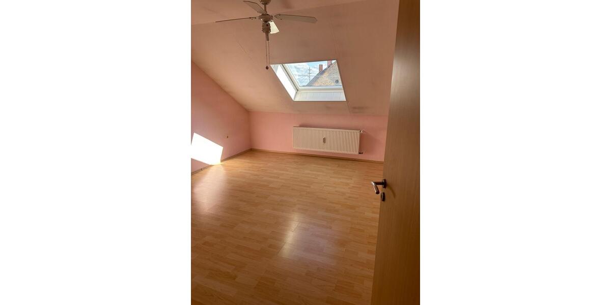 Dachgeschoßwohnung Hagenbach - 3 Zimmer, 95 m&sup2;, 700&euro; | Angebot:26224934