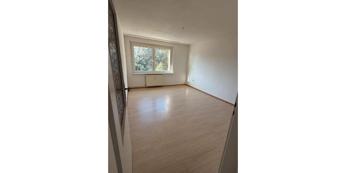 Etagenwohnung Plattenburg - 3 Zimmer, 70 m&sup2;, 650&euro; | Angebot:25363267