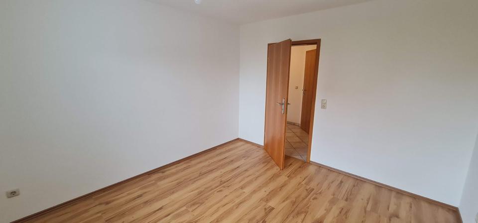 Schöne helle 2 ZKB Wohnung mit Terrasse 2 zimmer