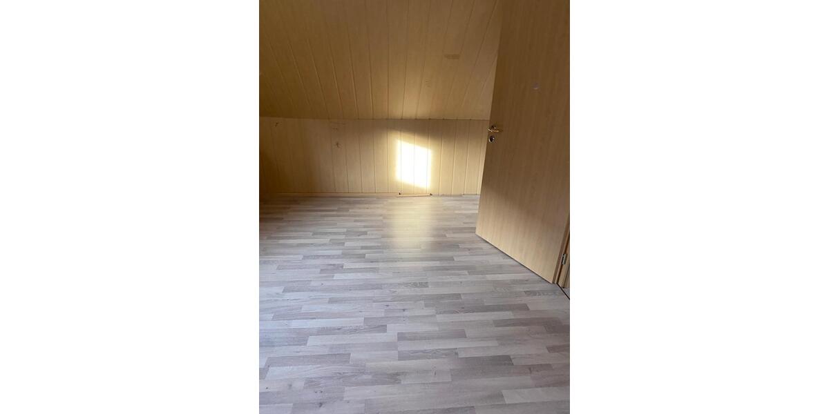 Teils möblierte Doppelhaushälfte mitten in der Stadt (4xZimmer) 4 zimmer