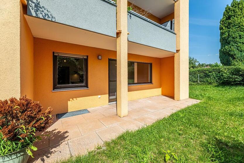 Frisch sanierte 2-Raum-Erdgeschoßwohnung mit Terrasse und EBK