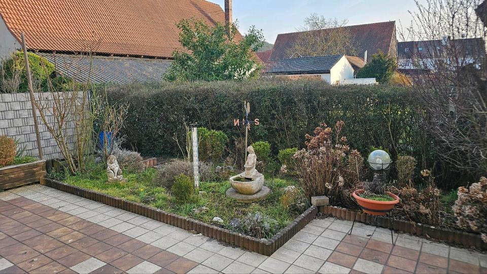 Erdgeschoßwohnung Adelsdorf - 4 Zimmer, 11 m&sup2;, 430&euro; | Angebot:25440126