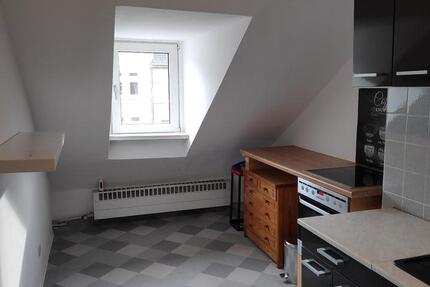 Schöne Dachgeschosswohnung - 3 Zimmer, Küche, Bad zimmer