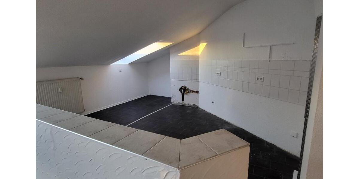 Großzügige 4-Zimmer DG-Wohnung 4 zimmer