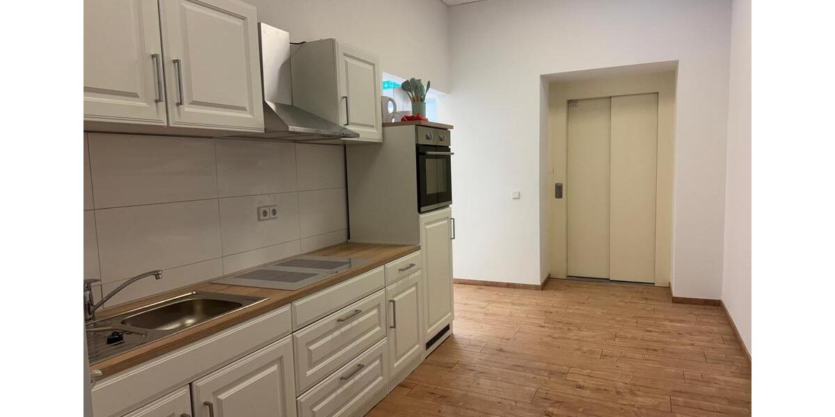 Villa Glauchau - 20 Zimmer, 650 m&sup2;, 3.200&euro; | Angebot:24715880