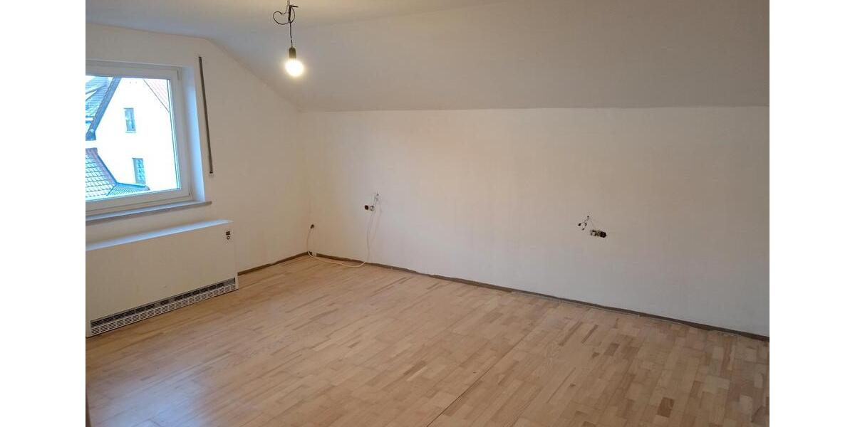 Dachgeschoßwohnung Krumbach (Schwaben) - 3 Zimmer, 65 m&sup2;, 650&euro; | Angebot:26018689