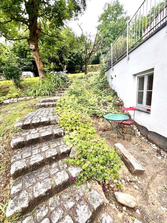 Praxis Ortsrand Singen mit 6 Räumen, 2 Eingängen & 8 Stellplätzen – Gewerberäume zimmer