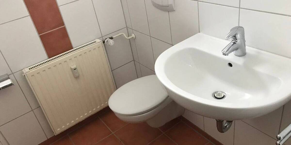 Idyllisch Wohnen am Waldrand - 4 Zimmer im 1. OG mit Wannenbad, sep. Gäste-WC & Loggia 4 zimmer