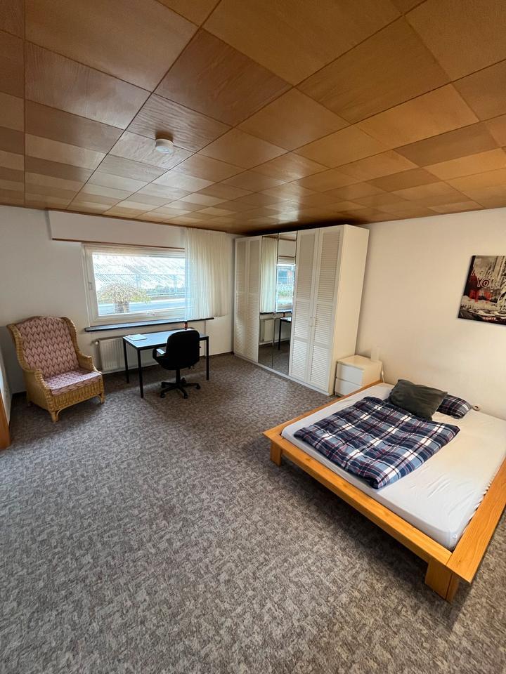 Möbiliertes WG-Zimmer (21qm) mit Balkon ab März 2024 zu vermieten