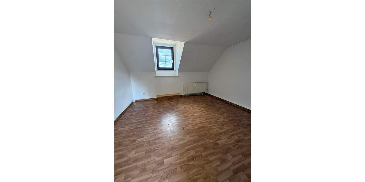 Herzlich willkommen in Deiner gemütlichen Dachgeschoss- Wohnung im Herzen von Altenburg.. 2 zimmer