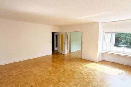 Sonnige 3 12 Zimmer-Wohnung mit 2 Balkonen