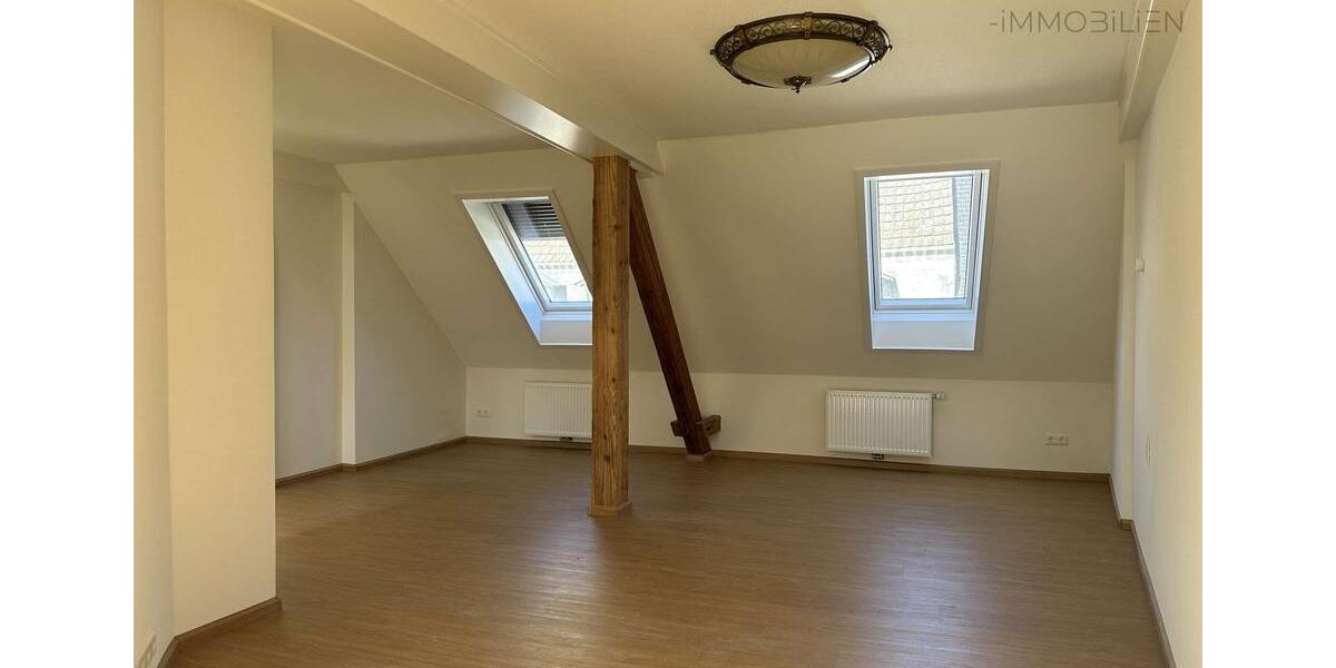 Dachgeschoßwohnung Lörrach - 4 Zimmer, 122 m&sup2;, 1.450&euro; | Angebot:26182204