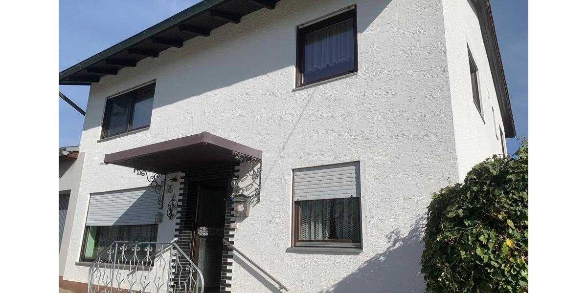 Haus mit Einliegerwohnung & ca. 150 m² Garage zu vermieten 5 zimmer