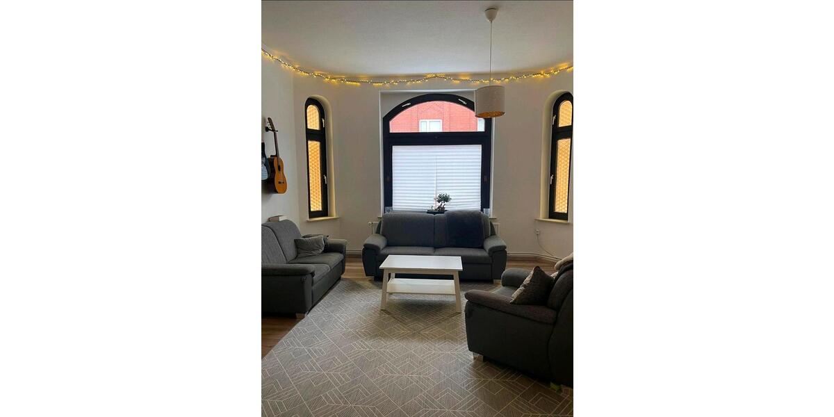 Helle 5 12 Zimmerwohnung im Drei-Partrien-Haus 5 zimmer