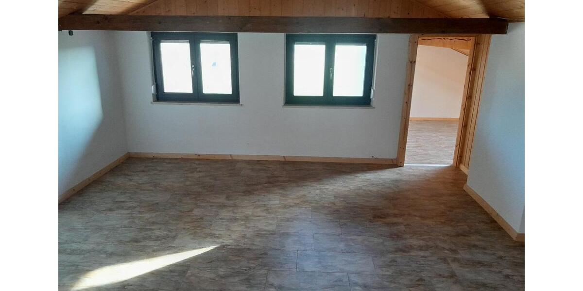 Dachgeschoßwohnung Oberschneiding - 3 Zimmer, 68 m&sup2;, 525&euro; | Angebot:25978830