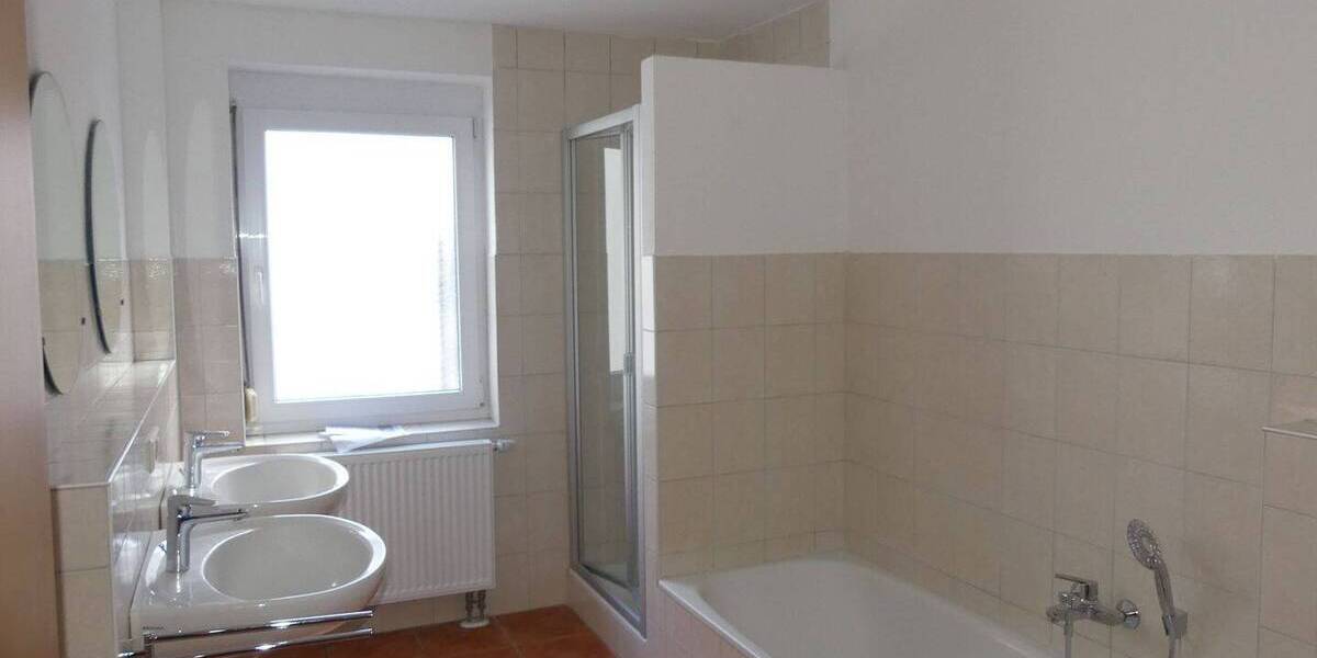 Etagenwohnung Mengen - 4 Zimmer, 100 m&sup2;, 850&euro; | Angebot:26797004
