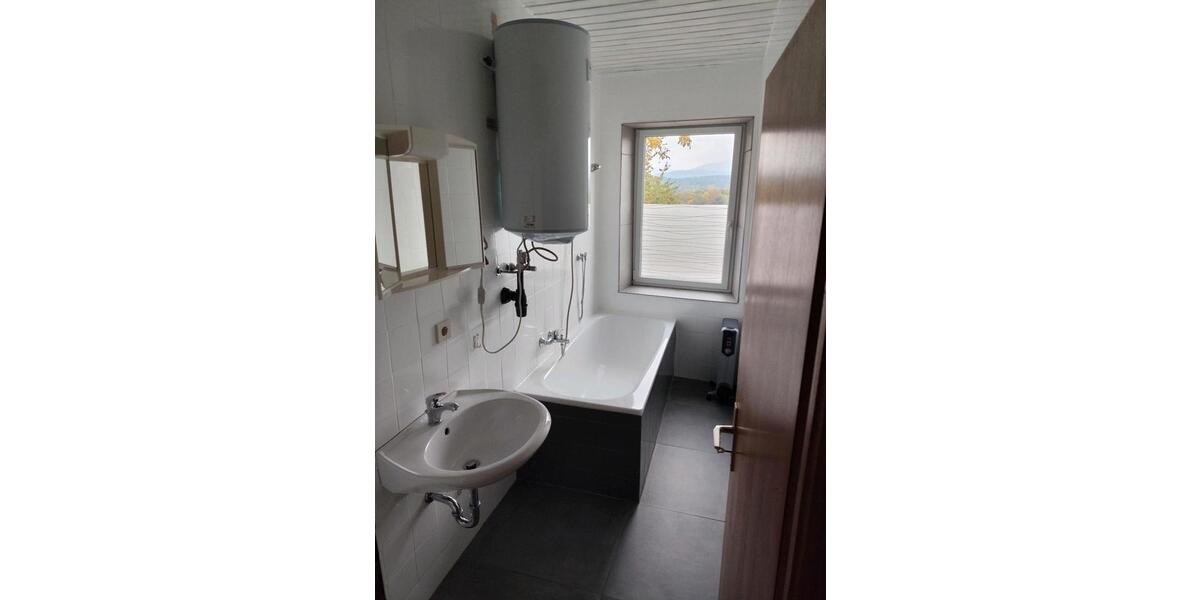 Etagenwohnung Hengersberg - 5 Zimmer, 140 m&sup2;, 550&euro; | Angebot:25918895