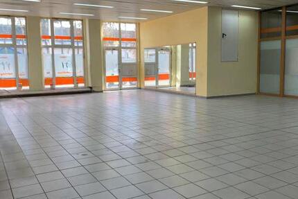 Oranienburg, Gewerbefläche im Erdgeschoss mit großen Fenstern zur Straße zimmer