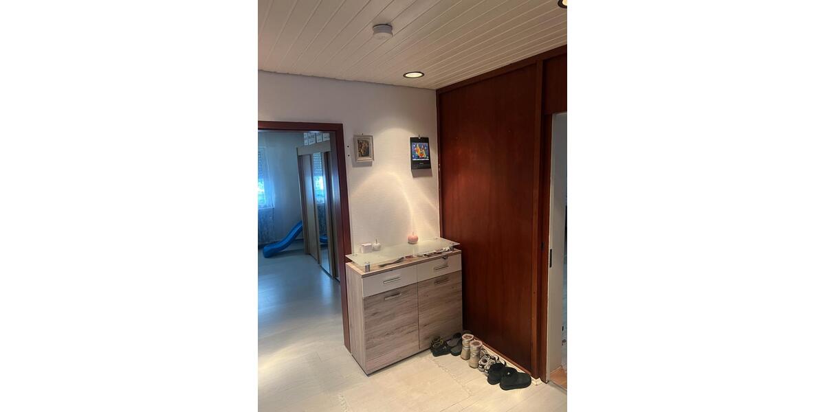 Gemütliche 3‑Zimmer-Dachgeschosswohnung – 98 m² – ab März 3 zimmer