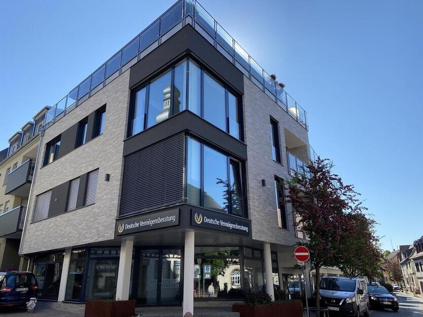 Exklusive 4-Zimmer-Penthouse-Whg mit Dachterrasse, Klimaanlage und Einbauküche mitten in HofheimTs.