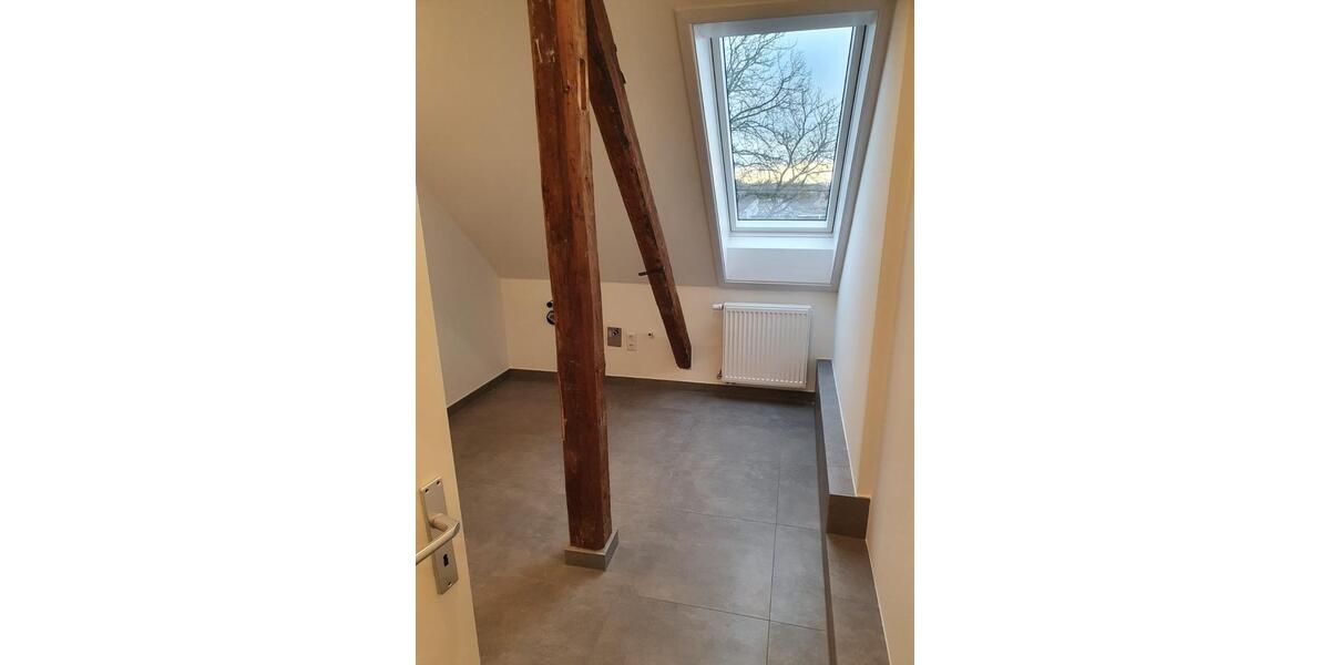 Dachgeschoßwohnung Laatzen - 2 Zimmer, 112 m&sup2;, 900&euro; | Angebot:25813815