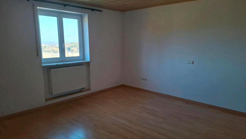 Etagenwohnung Brunnen - 4 Zimmer, 103 m&sup2;, 1.150&euro; | Angebot:26021045
