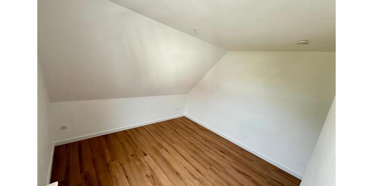 Dachgeschoßwohnung Bielefeld Heepen - 4 Zimmer, 82 m&sup2;, 998&euro; | Angebot:26642918