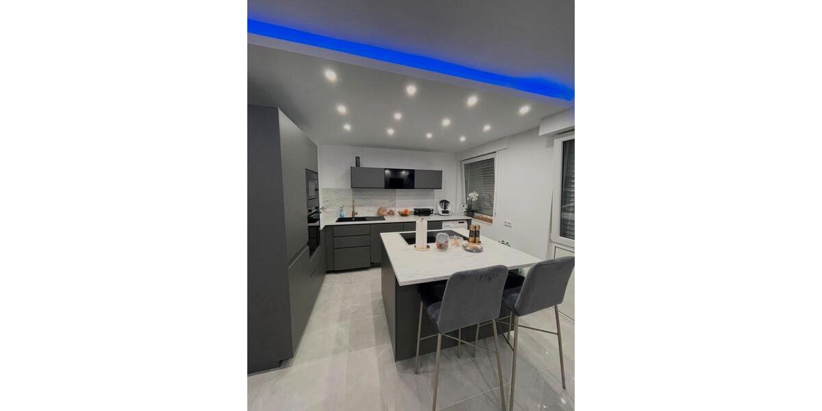 Hochparterre Köln - 2 Zimmer, 70 m&sup2;, 1.700&euro; | Angebot:26702400