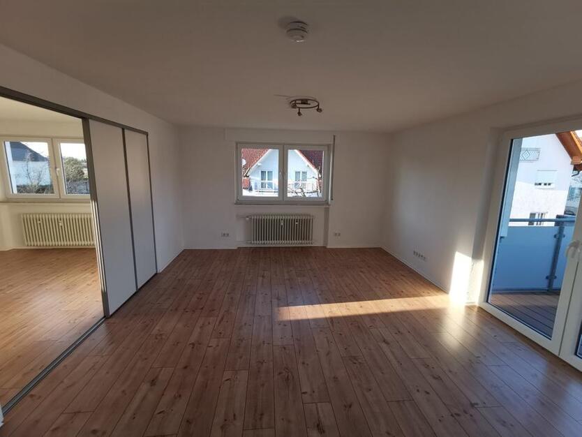 Neuwertige 2-Zimmer-Wohnung mit großem Balkon und Einbauküche