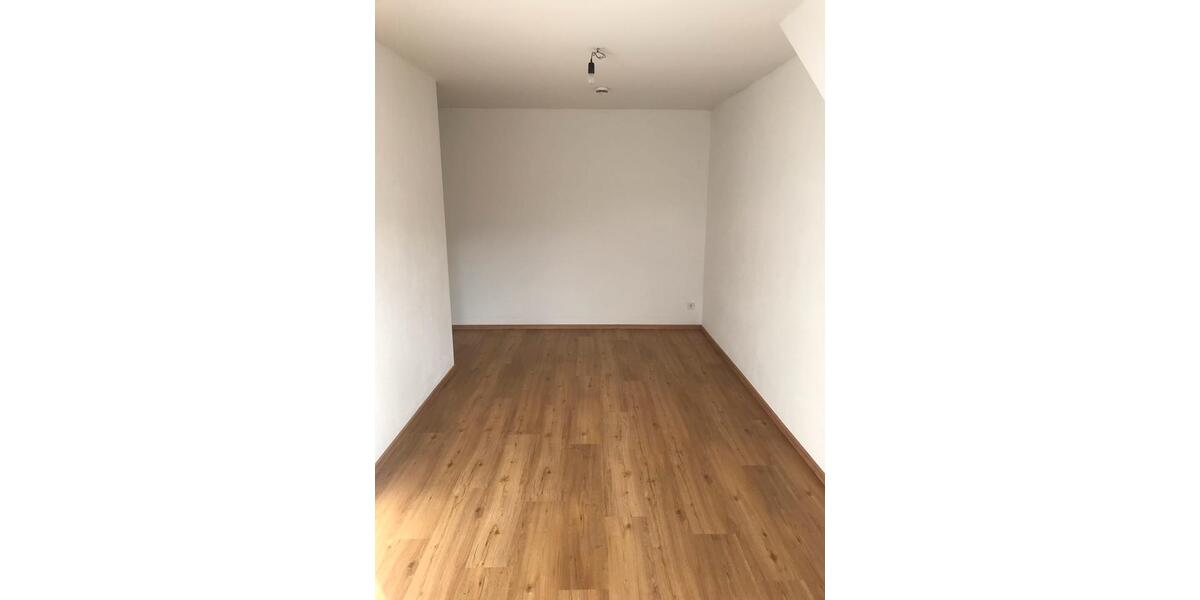 Doppelhaushälfte Eching - 3 Zimmer, 115 m&sup2;, 1.550&euro; | Angebot:26041052