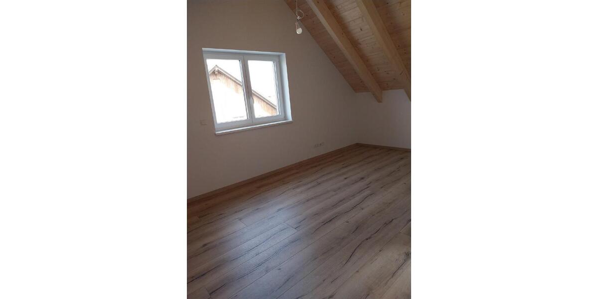 Doppelhaushälfte Geisenhausen - 6 Zimmer, 126 m&sup2;, 1.760&euro; | Angebot:25756178