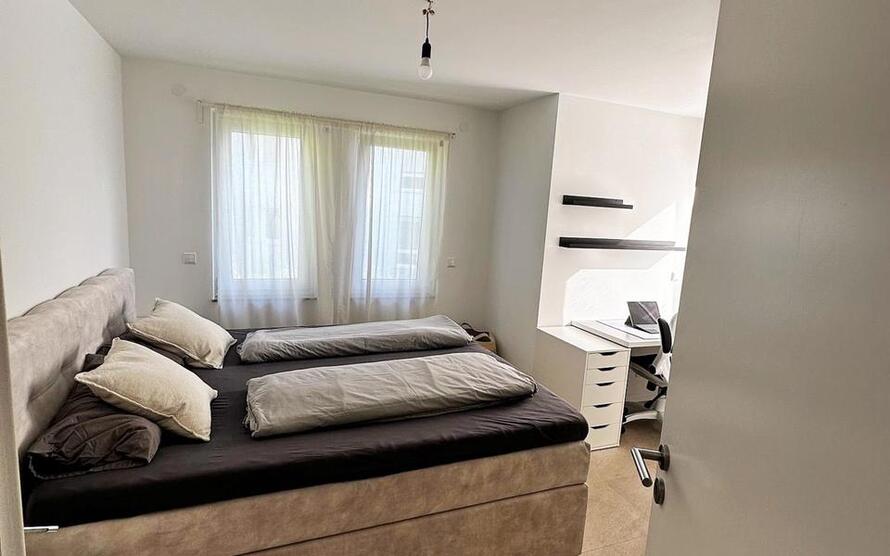 Modern ausgestattete 2-Zimmerwohnung mit TV, Waschmaschine, Trockner, Internet, Glasdusche, Balkon und Tiefgaragenstellplatz