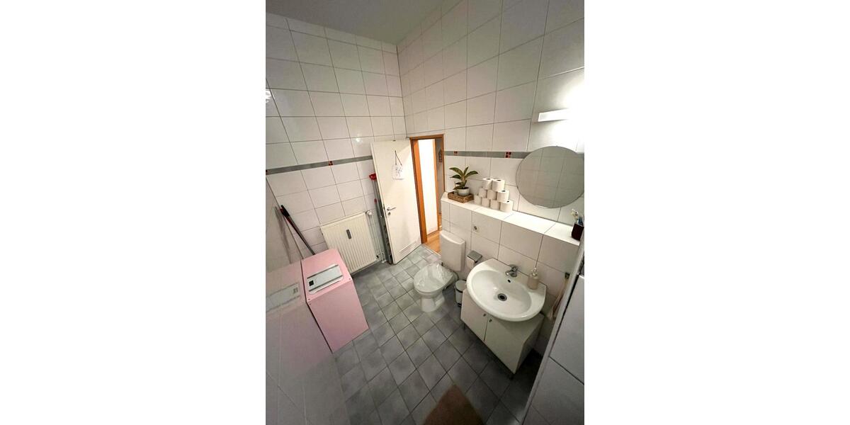 Helles, großes Zimmer in 3er Wg 4 zimmer