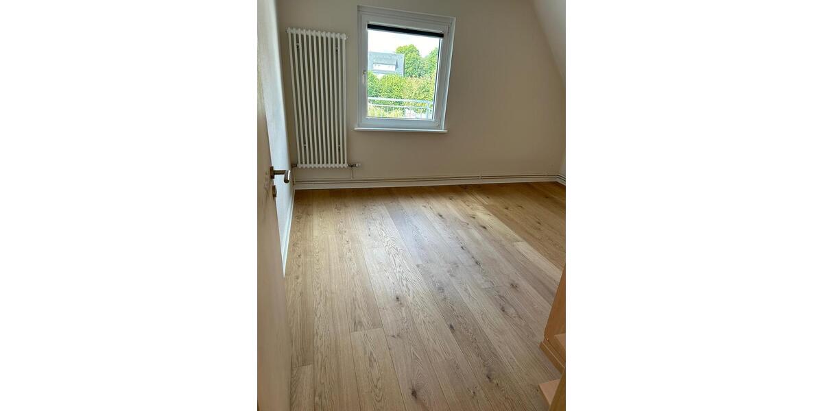 Dachgeschoßwohnung Stadtoldendorf - 3 Zimmer, 70 m&sup2;, 700&euro; | Angebot:26482129