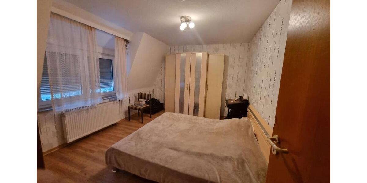 Dachgeschoßwohnung Neukirchen - 5 Zimmer, 100 m&sup2;, 600&euro; | Angebot:26167041