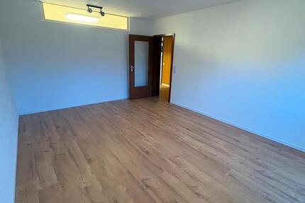 Frisch renovierte 2 ZKB Wohnung 2 zimmer